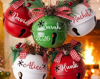 Personalisierter Weihnachtsschmuck mit Glöckchen, Tannenzapfen-Dekoration, Familienerinnerung (2026), Weihnachtsgeschenke