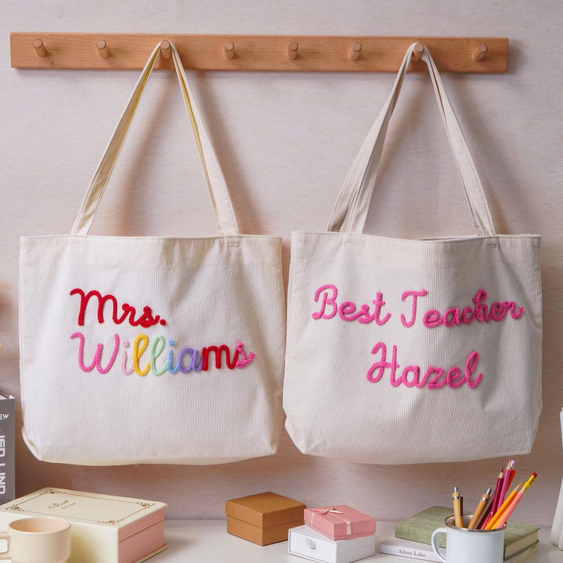 Personalisierte Cord Lehrer Einkaufstasche, Zurück zu Schule Geschenktasche, Hand häkeln Name Reißverschlusstasche, Lehrer Wertschätzung Geschenk, Mrs. Geschenk, Umhängetasche Bild 9