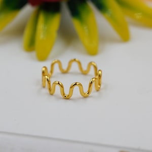 14k Gold Filled Wave Rings / Dainty Curved Band Rings / Gold Squiggle Ring / Simple Wave Band / Stacking Ebb Rings / Delicate Gift For Her