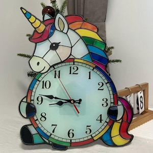 Personalizowany akrylowy zegar ścienny z jednorożcem – tęczowa dekoracja fantasy