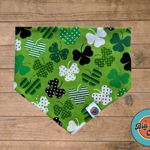 Green Dog Bandana with Shamrocks – St. Patrick’s Day Dog Scarf – Lucky Dog Bandana – Textured Clover Pet Accessory – Handmade
