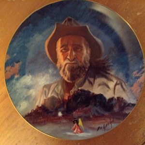 DeGrazia, DeGrazia and His Mountain, Collector Plate, 1983, Ted DeGrazia, Larry Toschik image 1