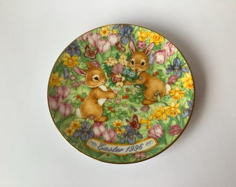AVON "Easter Bouquet" Collector Plate, 1996
