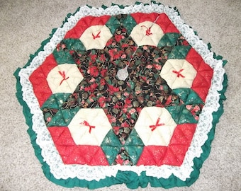 Christmas Tree Skirt - Biscuit Quilted - Golden Ornaments