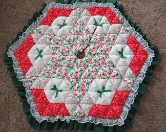 Quilted 54" Christmas Tree Skirt - Biscuit Quilted - Green and Red Reindeer