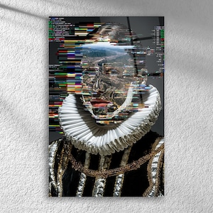 Op de afbeelding: Digitale kunstprint met een portret van een persoon in Renaissance-kleding, overlegd met glitch art-effecten. De persoon draagt een witte gefranjerde kraag en een zwart-gouden geborduurde jas. Het kunstwerk heeft een moderne, tech-geïnspireerde esthetiek.