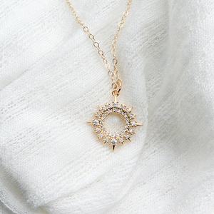 Pave Sun Halskette, CZ Sunburst Halskette, Gold Sunshine Halskette, himmlische Halskette, Diamant Boho Minimalist Schmuck, Geschenk für sie