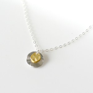 Zwei Disc Halskette, Mixed Metal Halskette, SILBER und GOLD - Perfekte Casual Casual Wear, Geschenk für Freundin, Schwester, Bester Freund