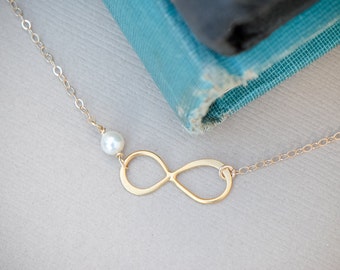 Infinity Pearl Necklace, Gold Pearl Infinity Pendant, Wedding Jewelry, Bridesmaid Jewelry, Dainty tiny Necklace