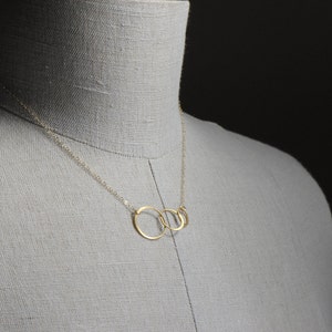 Interlocking Circles Necklace 14k Gold Filled Mother and Children, Family, Couples, Wife, Sisters, Lovers image 4