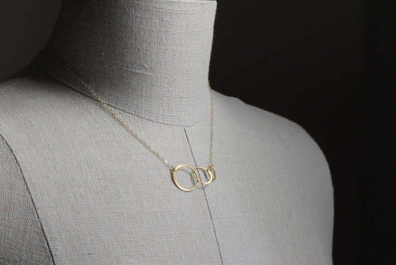 Interlocking Circles Necklace 14k Gold Filled Mother and Children, Family, Couples, Wife, Sisters, Lovers image 4