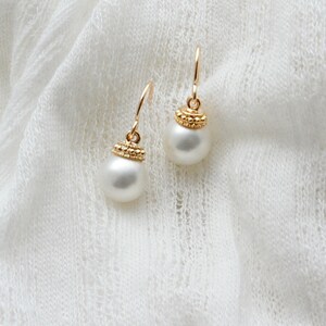 Pearl Drop Earrings, Gold Dangle Pearl Earrings, Bridal Jewelry, Wedding Earrings, Bridesmaid Gift Idea, Minimalist Earrings, Gifts For Her