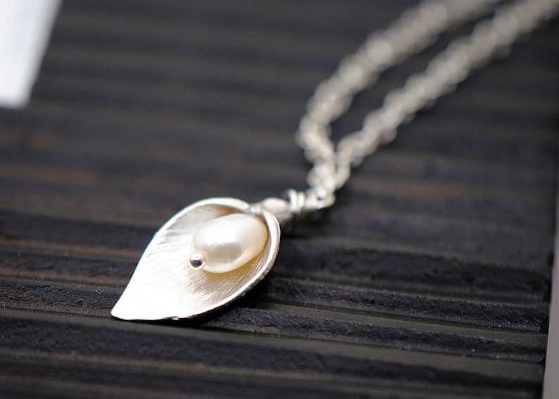 Calla Lily Necklace Silver Pearl Necklace, Wedding jewelry, Bridesmaid jewelry, Tiny Dainty Calla Lilies Necklace image 2