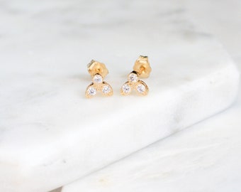 Boucles d’oreilles Tiny Gold Stud, Boucles d’oreilles 3 Stone CZ, Triple Studs, Crystal Studs, Dainty Earrings, Minimalist Studs, Trinity Studs, Gift For Her