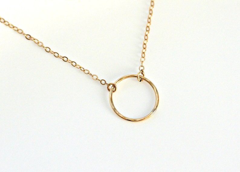 Circle Necklace, Gold Hammered Ring Necklace, Dainty Gold Filled Necklace, Everyday Jewelry, Circle Jewelry, Layering Necklace, Minimalist zdjęcie 3