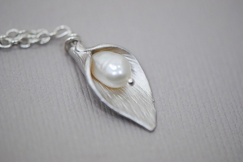 Calla Lily Necklace Silver Pearl Necklace, Wedding jewelry, Bridesmaid jewelry, Tiny Dainty Calla Lilies Necklace image 3