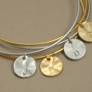 SINGLE Personalized Initial Disc Bangle, Personalized Jewelry, Initial Bracelet, Bridesmaid Gift Idea, Mother Jewelry, Wedding Bracelet