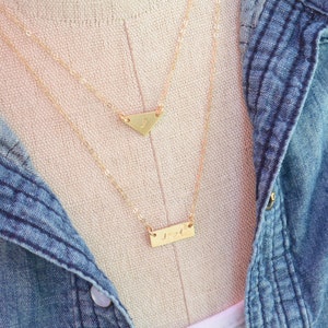 Gold Geometrische Halskette 2er Set / Dreieck Tiny Bar Layered Halskette Set / Minimalistischer personalisierter Schmuck / Initial Halsketten / BFF Gift