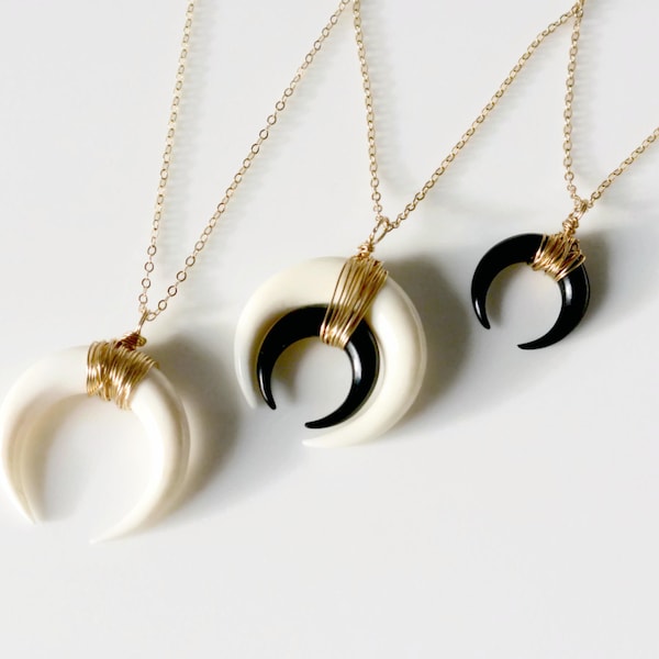 Collier double corne, collier lune, collier corne d'os noir ou blanc, collier croissant d'or ou d'argent, collier bohème, collier à superposition
