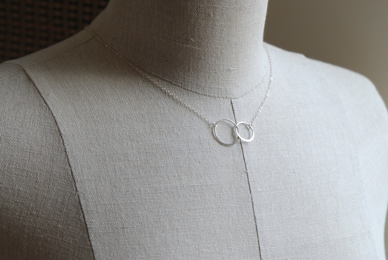 Anniversary Present Big Sister Interlocking Circle Necklace Sterling Silver Lil Sister Gift Mother Daughter Necklace 2 Sisters Necklace