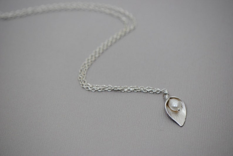 Calla Lily Necklace Silver Pearl Necklace, Wedding jewelry, Bridesmaid jewelry, Tiny Dainty Calla Lilies Necklace image 4