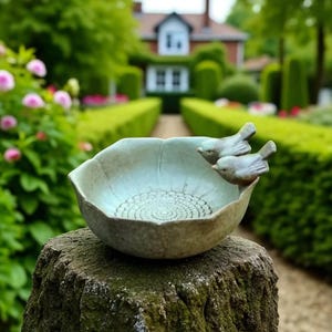 Unique Ceramic Bird Bath – Twin Birds Garden Decor for Outdoor Spaces | Vintage-Style Bird Feeder & Charming Gift for Bird Lovers