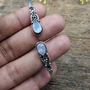 Armring i sterlingsilver med månsten: Handgjord justerbar boho-manschett