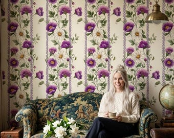 Papel pintado vintage de rayas florales moradas con estampado botánico de margaritas para una decoración de pared elegante y clásica.