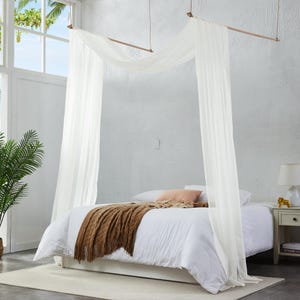 Beautiful Bed Canopy Curtains for Wonderful Bed Decor.