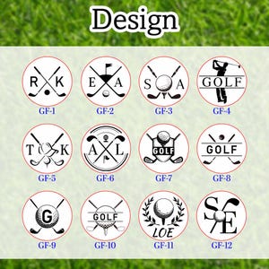 K&ouml;nnte beinhalten: Eine Sammlung von Golf-Designs, jeweils in einem kreisf&ouml;rmigen Rahmen. Die Designs zeigen Golfb&auml;lle, gekreuzte Golfschl&auml;ger und Text wie "GOLF" und Initialen. Das Wort "Design" steht oben.