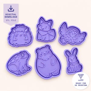 Könnte beinhalten: Ein Set aus sechs lila Kunststoff-Ausstechformen in Tierform, darunter ein Igel, ein Fuchs, eine Eule, ein Frosch, ein Bär und ein Hase. Das Bild enthält die Texte Digital Download STL File und Ready for 3D Printing.