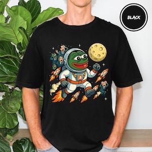 Pepe Astronaut Meme Coin Shirt – Funny Bitcoin Moon Tee – Crypto Trader Gift – Altcoin Investor HODL T-Shirt