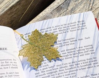 Marcapáginas de metal con flores y hojas: un elegante accesorio de lectura, un regalo para los amantes de la lectura.