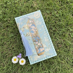 Marcapáginas de Monet y Van Gogh: Diseños elegantes en metal Almond Blossoms