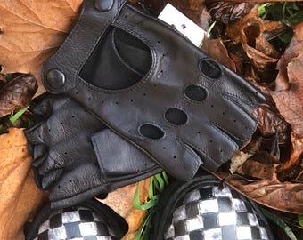 Luvas pretas de couro legítimo, luvas de inverno quentinhas para usar o celular ao meio, luvas femininas sem dedos para dirigir, artigos de couro, promoção da Black Friday