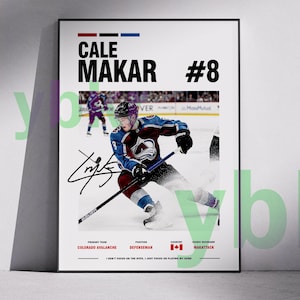 Puede incluir: Póster enmarcado de Cale Makar, #8, de los Colorado Avalanche. La imagen muestra a Makar en el hielo, con su firma y detalles del equipo. El texto incluye "I don't focus on the hype, I just focus on playing my game."