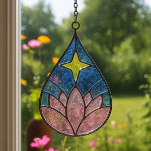 Teardrop Stained Glass Pattern, Stained Glass Patterns, Digital Download, DIY Stained Glass, Home Decor, Suncatcher, Stained Glass Flower
