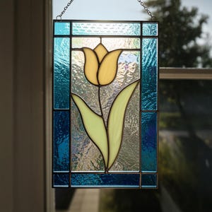 Tulip Stained Glass Pattern, Stained Glass Patterns, Digital Download, DIY Stained Glass, Home Decor, Suncatcher, Stained Glass Flower