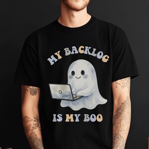 Programmerare, programmerare, rolig programmerare, kodningsgåva, Halloween-skjorta, utvecklarskjorta, min eftersläpning är min boo