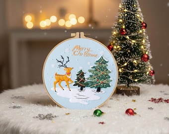 Kit completo per ricamo a mano di renne natalizie / Decorazioni festive con agrifoglio e lucine