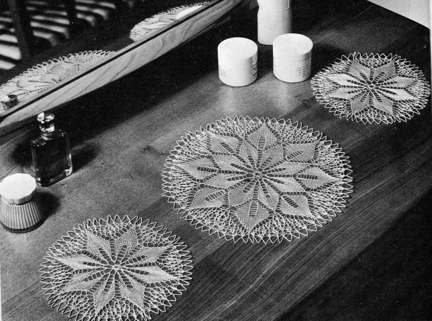 Vintage Knitted Doilies - Retro Flower Mats - Old‑Fashioned Table Decor -  Vintage Home Decoration -- PDF KNITTING PATTERN, image size:1500x1117