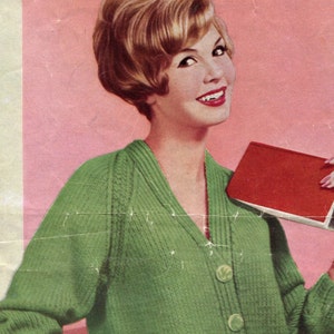 Women's 1960s Vintage V-Neck Raglan Chunky Cardigan -- PDF KNITTING PATTERN
