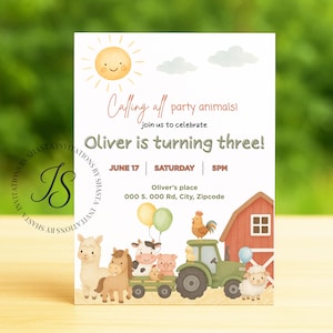 Könnte beinhalten: Einladung zum Geburtstag mit Bauernhof-Motiv und Aquarell-Illustration. Die Einladung zeigt eine lächelnde Sonne, einen Traktor mit Hoftieren und den Text "Calling all party animals!" und "Oliver is turning three!"
