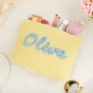 Gepersonaliseerde Seersucker make-uptas, aangepast chenille-naamzakje, make-uptas voor reizen voor dames, vakantie- en strandbenodigdheden, uniek cadeau