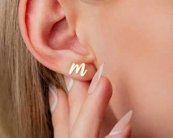 Benutzerdefinierte Initialen Ohrringe, zierliche Gold / Silber Brief Ohrring, trendige beste Freundin Geschenk, minimalistische personalisierte Ohrring Geschenk für Mama