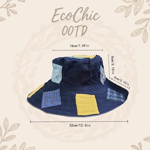 Op de afbeelding: Een patchwork emmerhoed met een donkerblauwe denim basis en kleurrijke patches. De hoed heeft een diameter van 32 cm, is 18 cm breed en 8 cm hoog. De tekst "EcoChic OOTD" is zichtbaar.