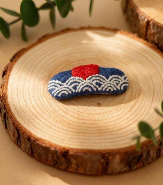 Hand-embroidered Sunrise Hair Clip, Boho Indigo-dyed Cotton  display picture 2