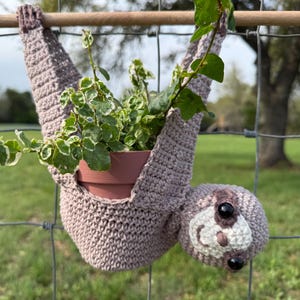 Super Cute Crochet Sloth plant holder/hanger pattern