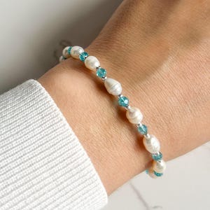 Freshwater Pearl & Blue Glass Bead Bracelet – Rhodium Plated, Handmade Coastal Jewelry, Elegant Gift for Her, Minimalist Beaded Bracelet