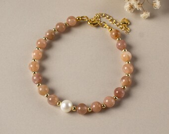 Pfirsich Mondstein und Perlen Armband - Vergoldete Akzente - 6 mm Edelsteine